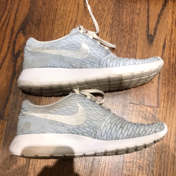 Light blue, special edition Nike Roshe - Picture 3 of 4